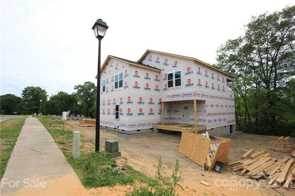 627 Grace Street - Photo 1