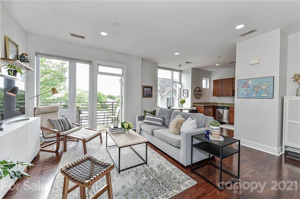 2200 Lyndhurst Avenue - Photo 1