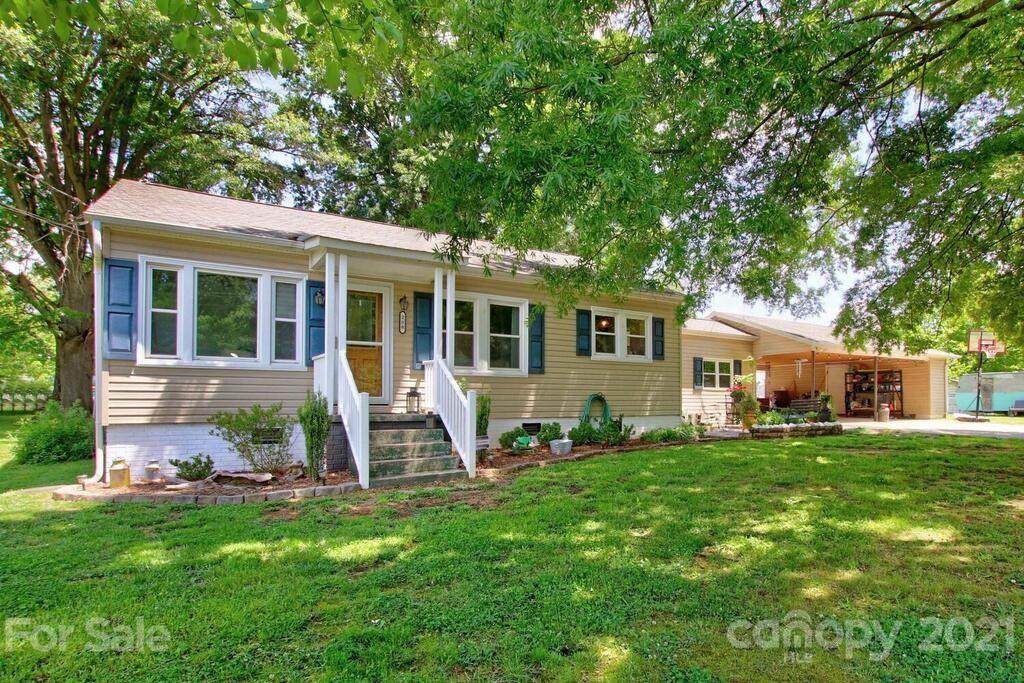 208 Round Street - Photo 1