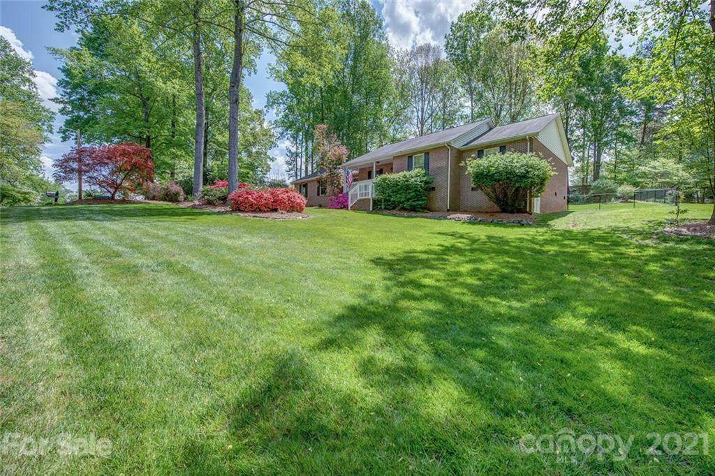 503 Deerfield Drive - Photo 1
