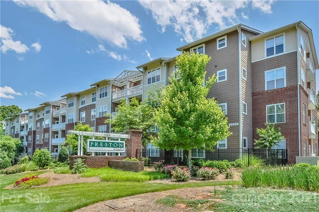 1000 Woodlawn Road - Photo 1