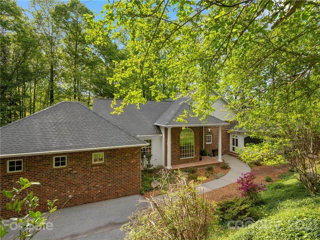 135 Connemara Overlook Drive - Photo 1