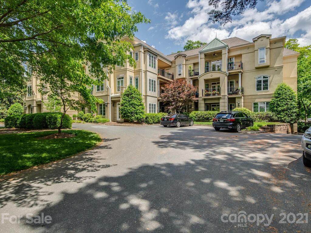 2615 Selwyn Avenue - Photo 1