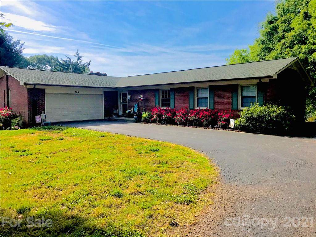 225 Ashbrook Road - Photo 1