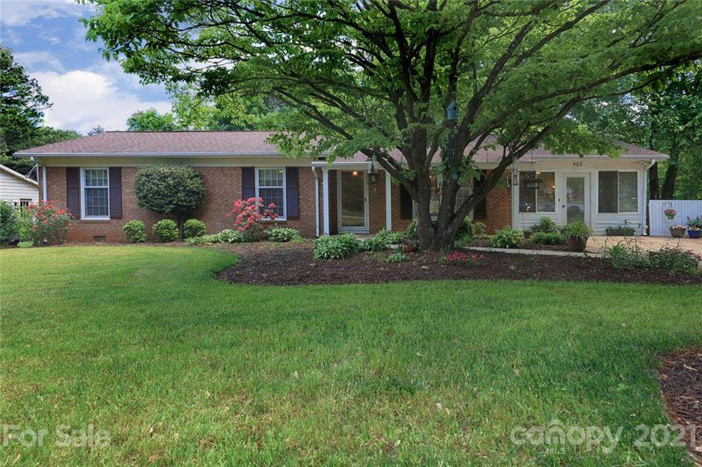 402 Chestnut Lane - Photo 1