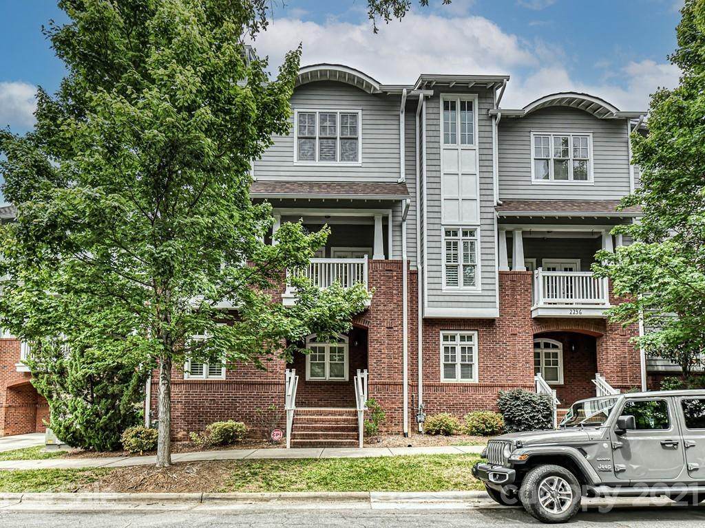 2240 Lyndhurst Avenue - Photo 1