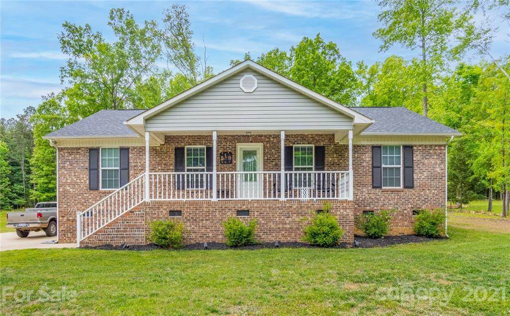 132 Roberts Avenue - Photo 1