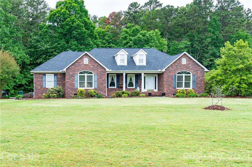 440 Baymount Drive - Photo 1