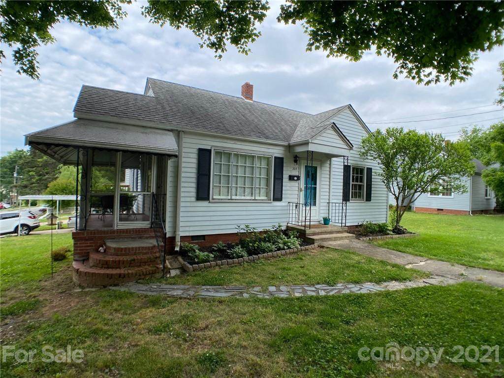 203 11th Street - Photo 1