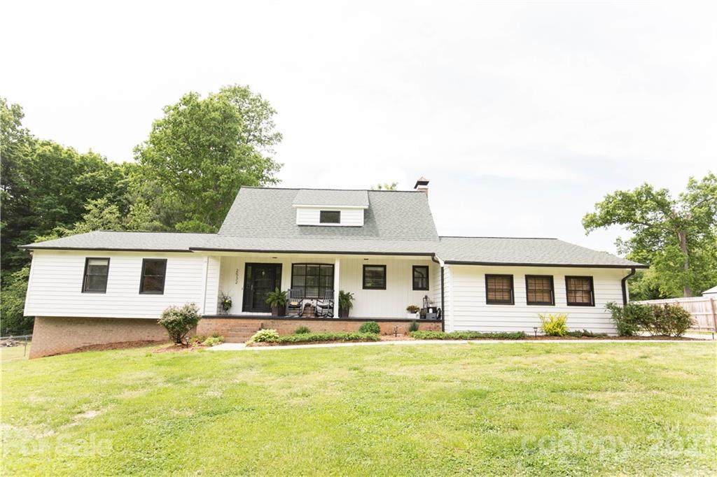 2532 Brentwood Circle - Photo 1