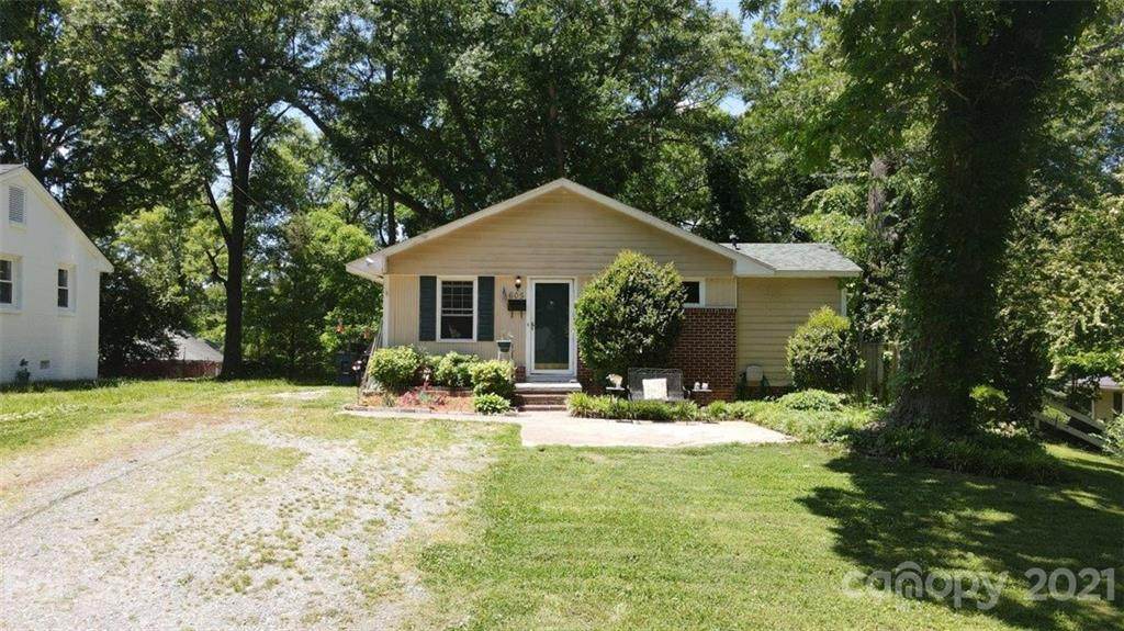 605 Park Terrace - Photo 1