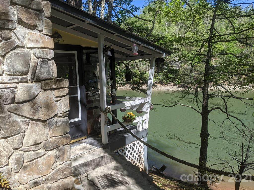 374 Lakeview Drive - Photo 1