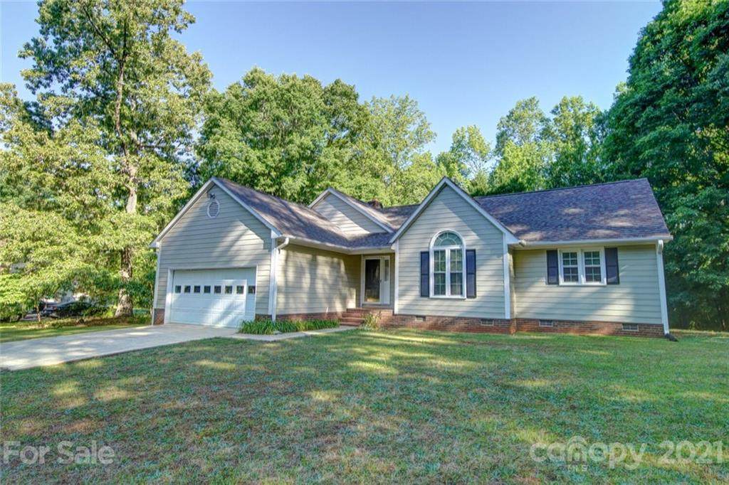 123 Highland Woods Drive - Photo 1