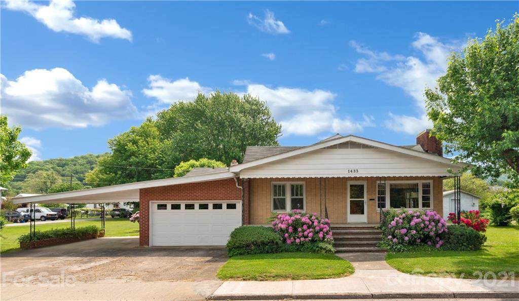 1433 Brown Avenue - Photo 1