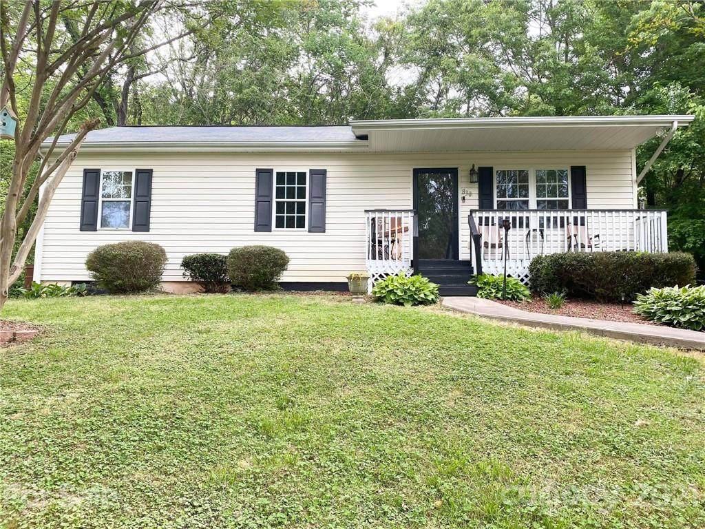 830 Queens Street - Photo 1