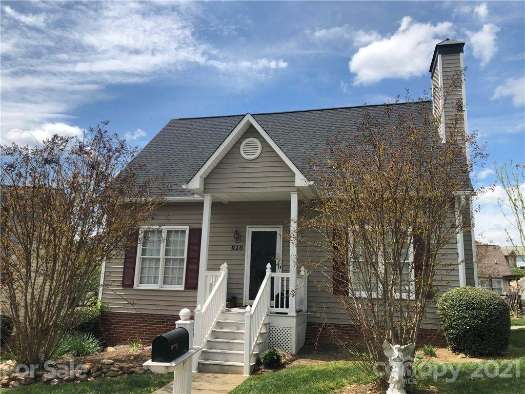 920 Heatherstone Drive - Photo 1
