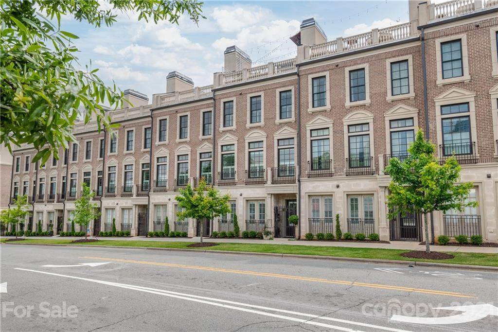 112 Carson Boulevard - Photo 1