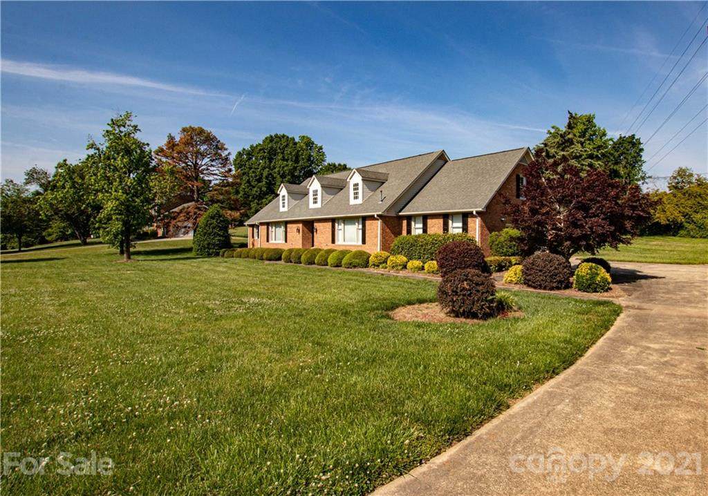 1121 Smith Street - Photo 1