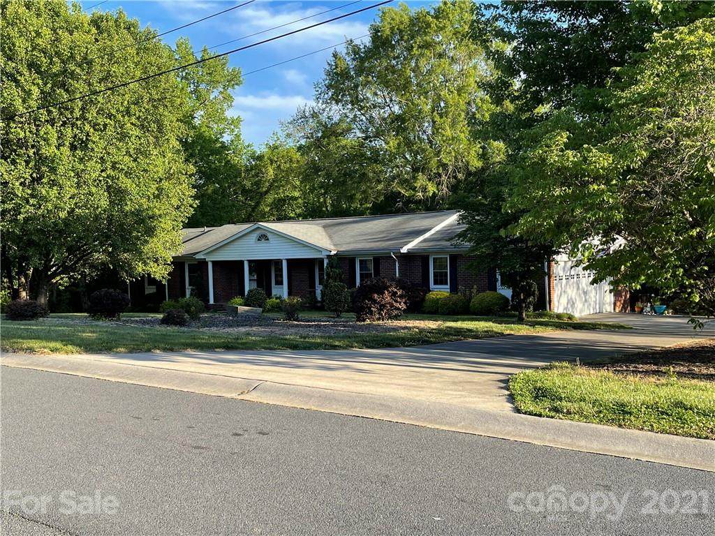1304 Colonial Drive - Photo 1