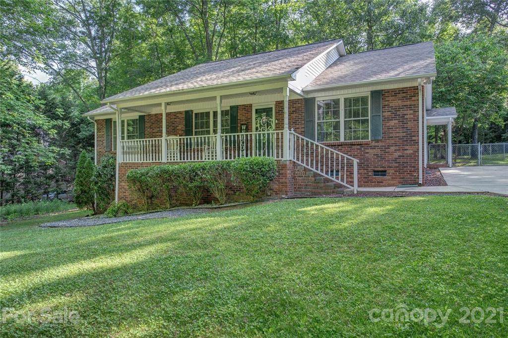 205 Roberts Avenue - Photo 1