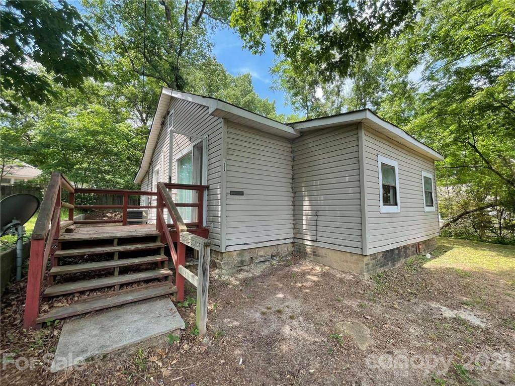 811 Marie Avenue - Photo 1
