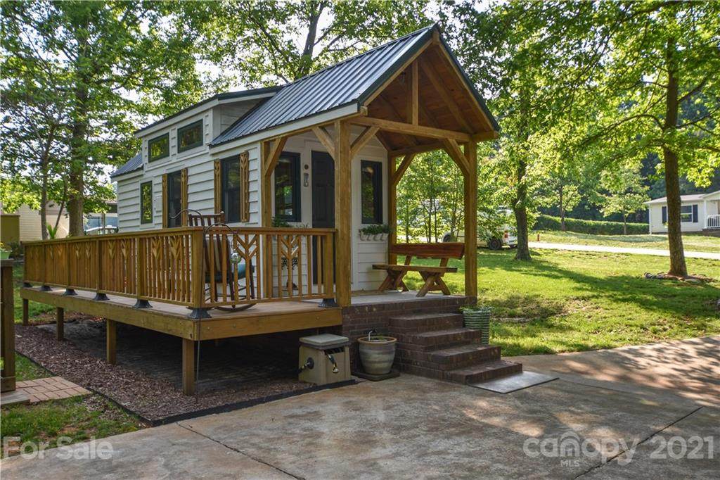 198 Brandenburg Drive - Photo 1