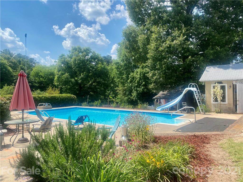 2490 Pinckney Road - Photo 1