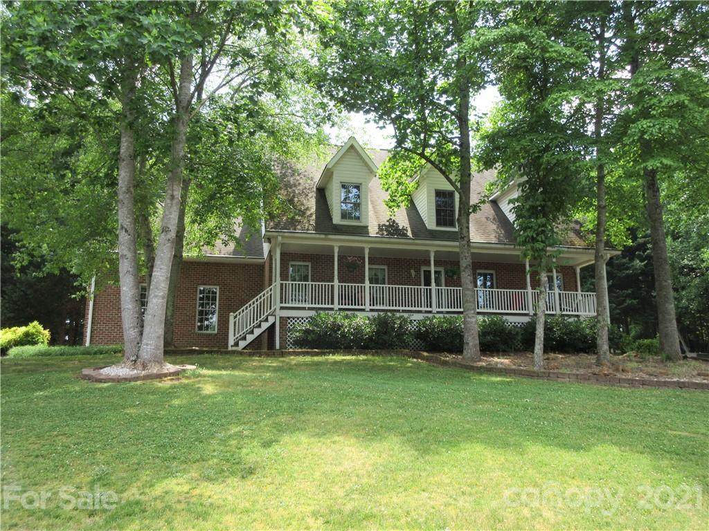 313 Springwood Drive - Photo 1