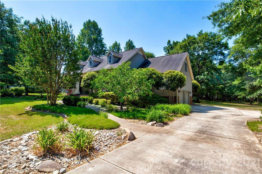 709 Falling Water Drive - Photo 1