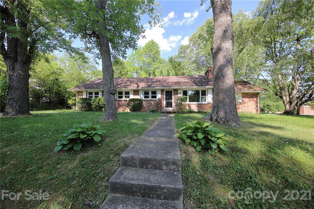 302 Ehringhaus Street - Photo 1