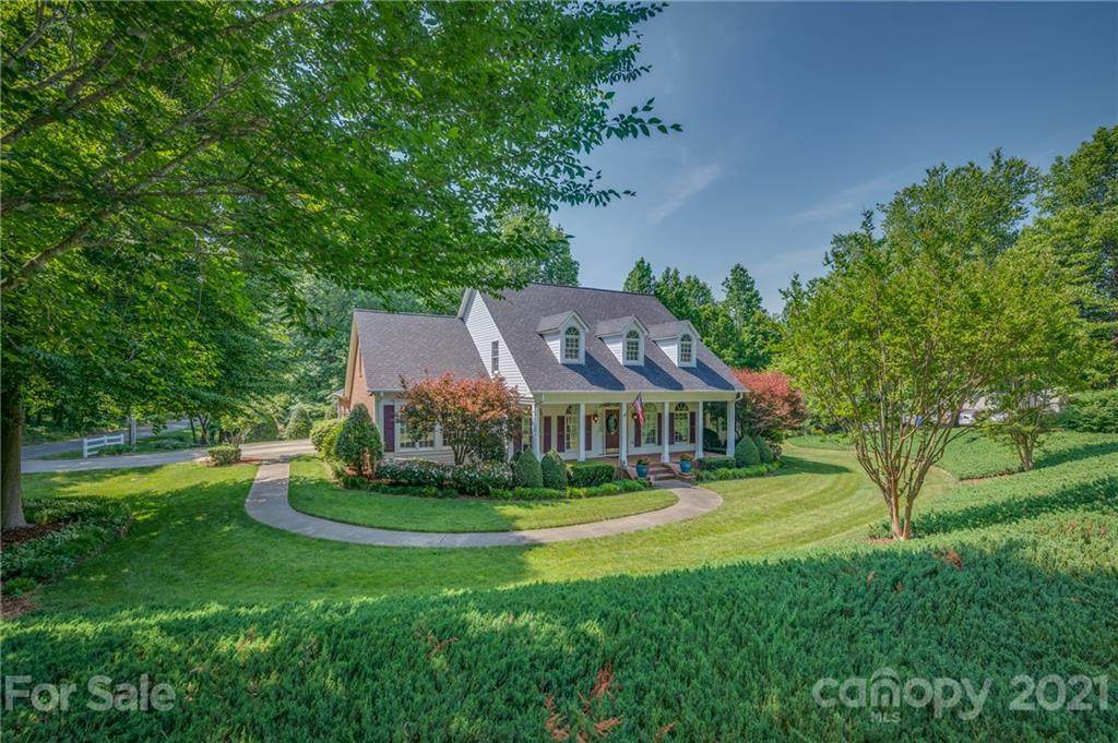 107 Fairforest Drive - Photo 1