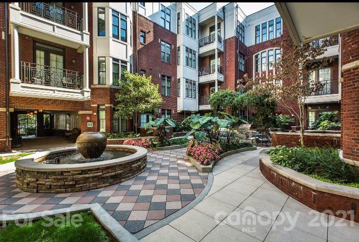 2810 Selwyn Avenue - Photo 1
