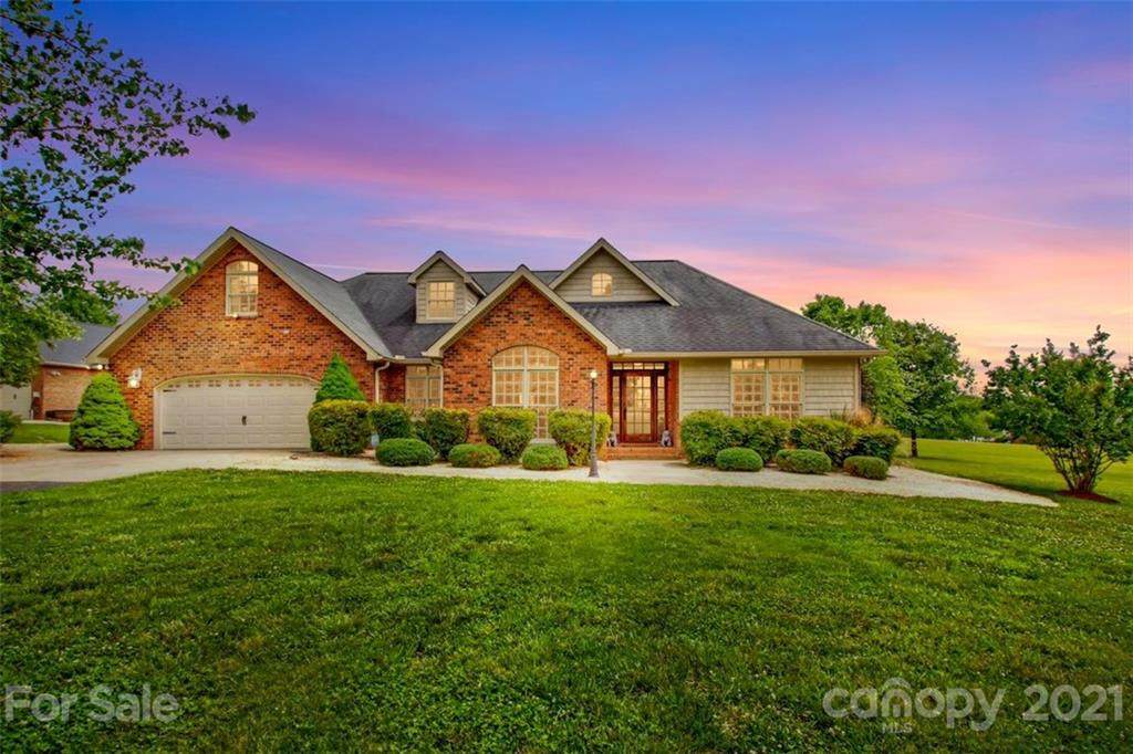 440 Lake Pointe Lane - Photo 1