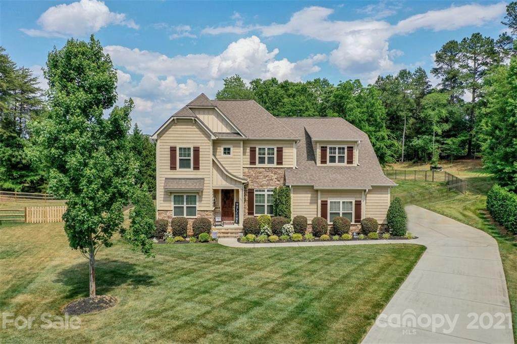 135 Lakeshore Hills Drive - Photo 1