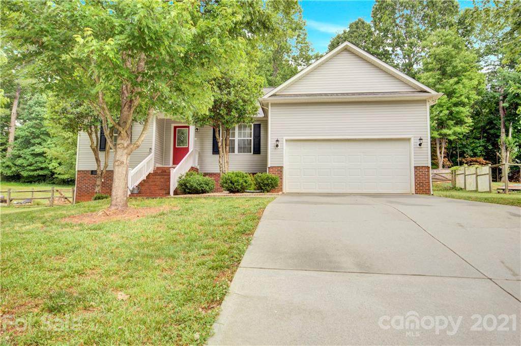 212 Shenandoah Loop - Photo 1