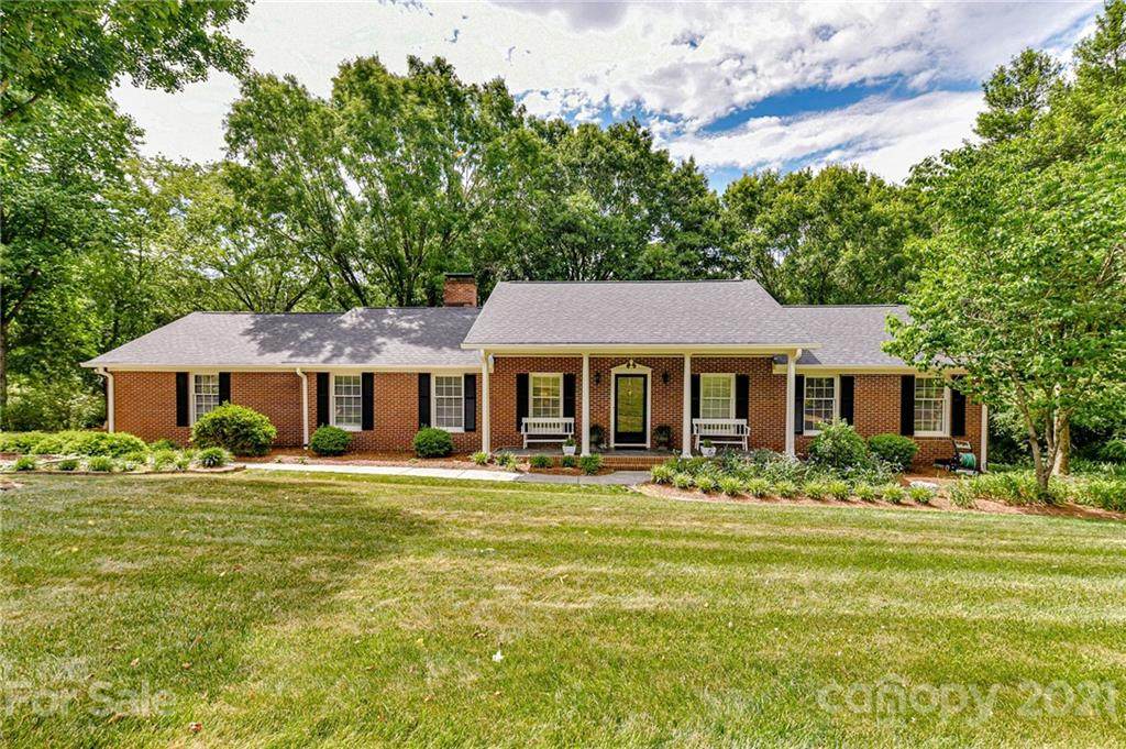 705 Heatherwood Drive - Photo 1