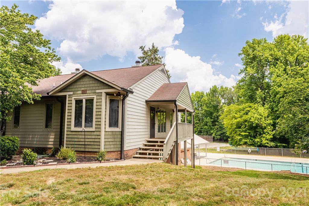 1020 Kenilworth Court - Photo 1