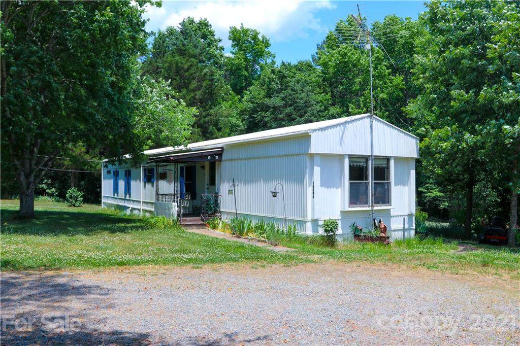 18696 Mooresville Road - Photo 1
