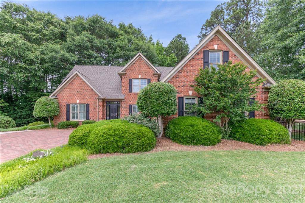 479 Club Drive - Photo 1