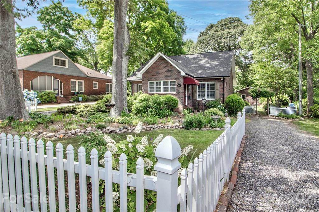915 Restmore Lane - Photo 1