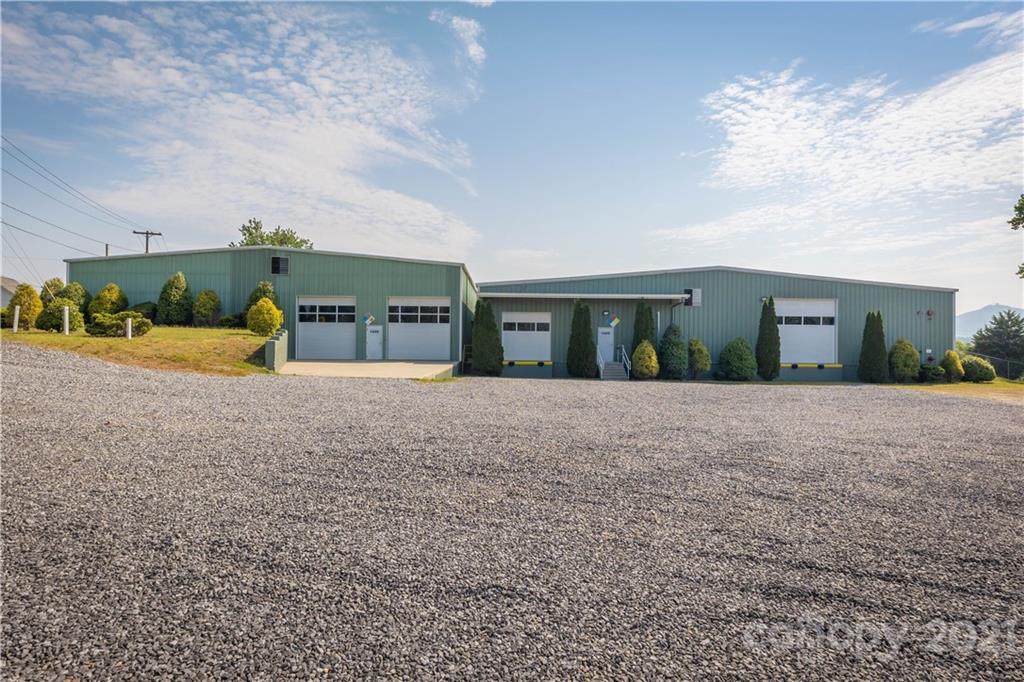 1409 Underdown Avenue - Photo 1