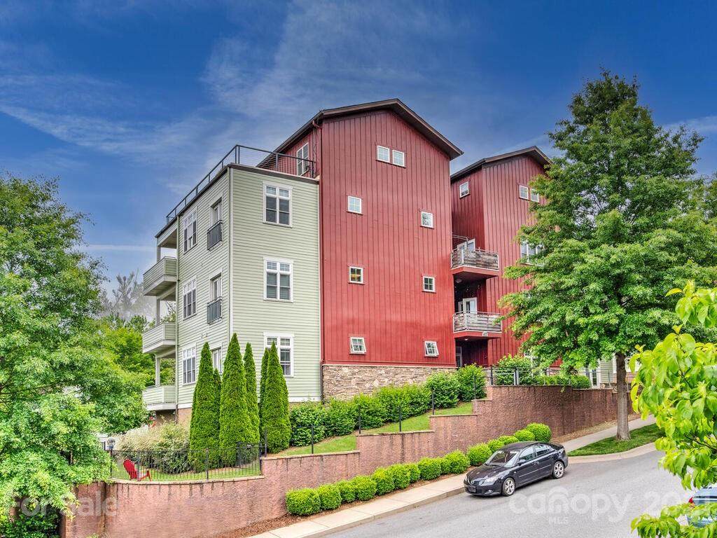 400 Skyloft Drive - Photo 1