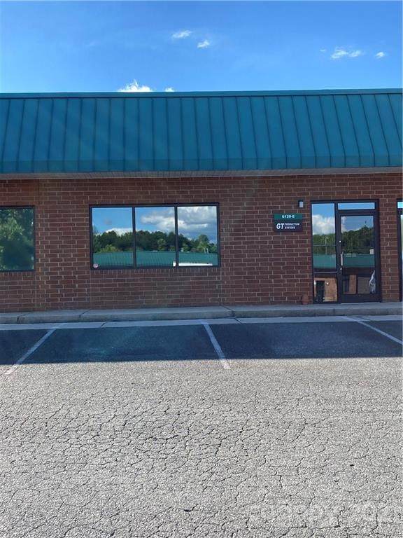 6128 Brookshire Boulevard - Photo 1