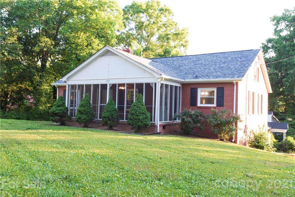 213 6th Street - Photo 1