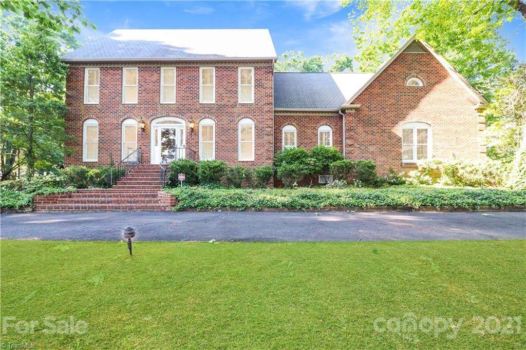 114 Oakdale Circle - Photo 1