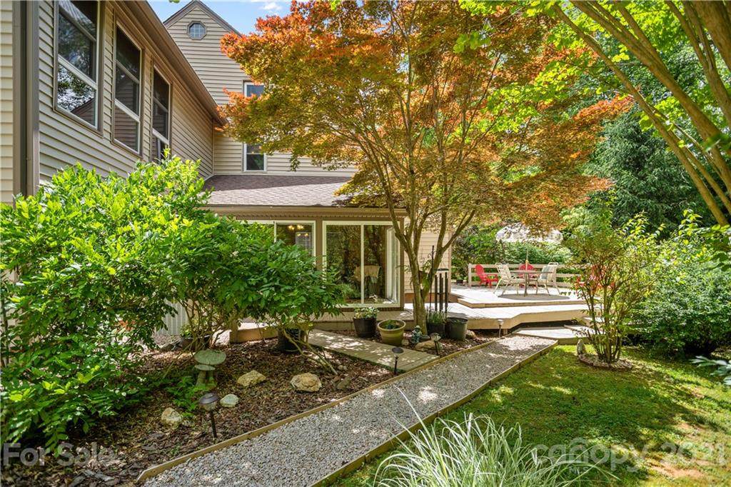 1160 Walton Place - Photo 1