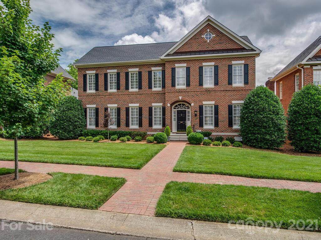4825 Cambridge Crescent Drive - Photo 1