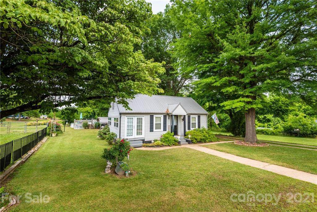 1016 Ashe Avenue - Photo 1