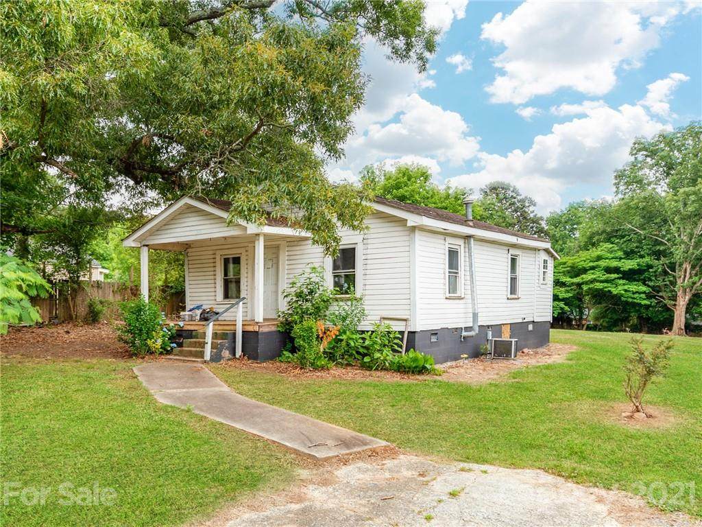 216 Queens Court - Photo 1