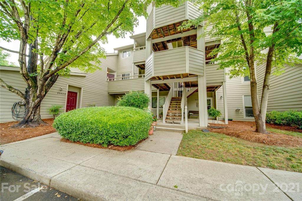 2543 Stockbridge Drive - Photo 1